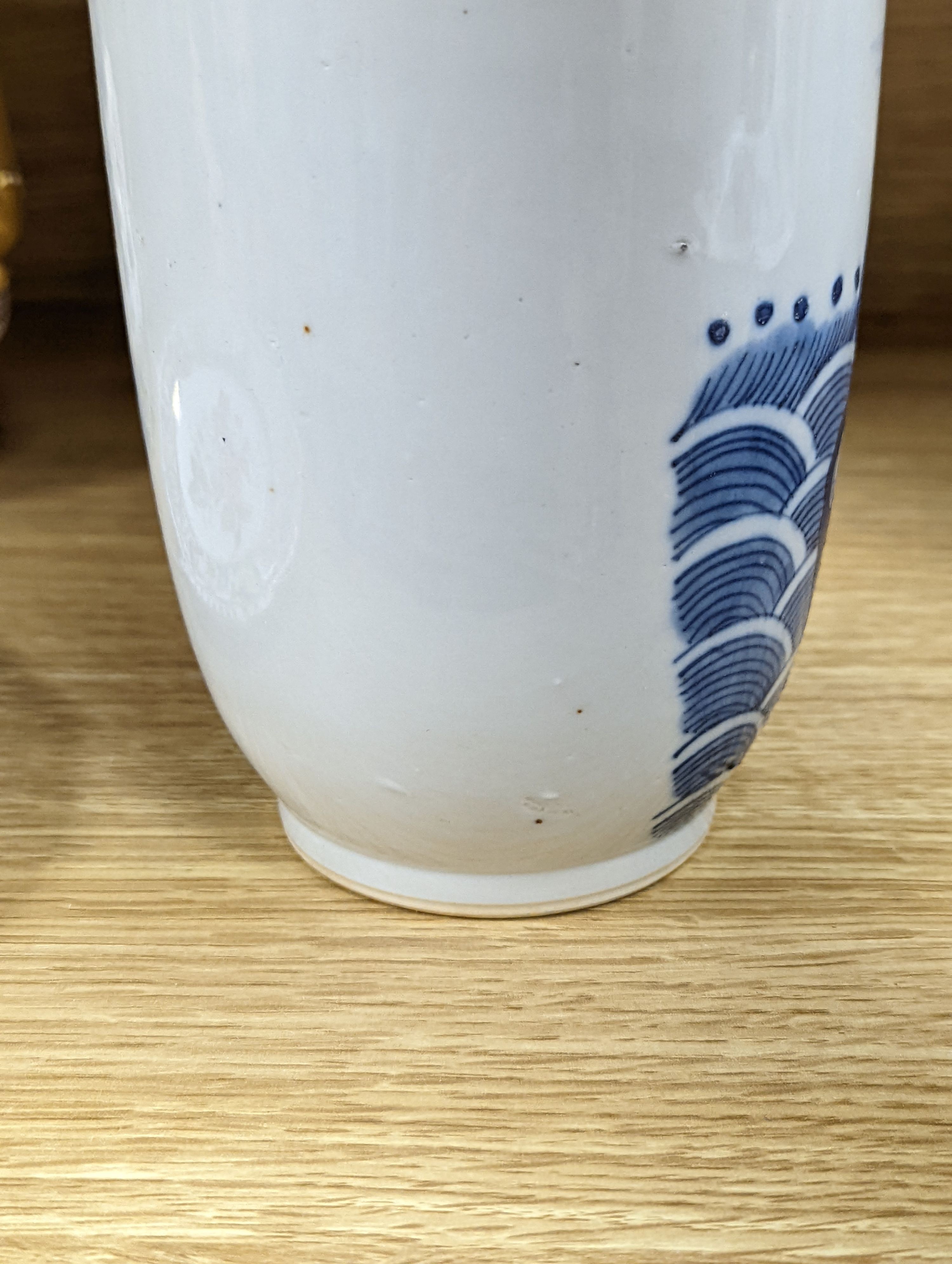 A Chinese blue and white rouleau vase, 25cm